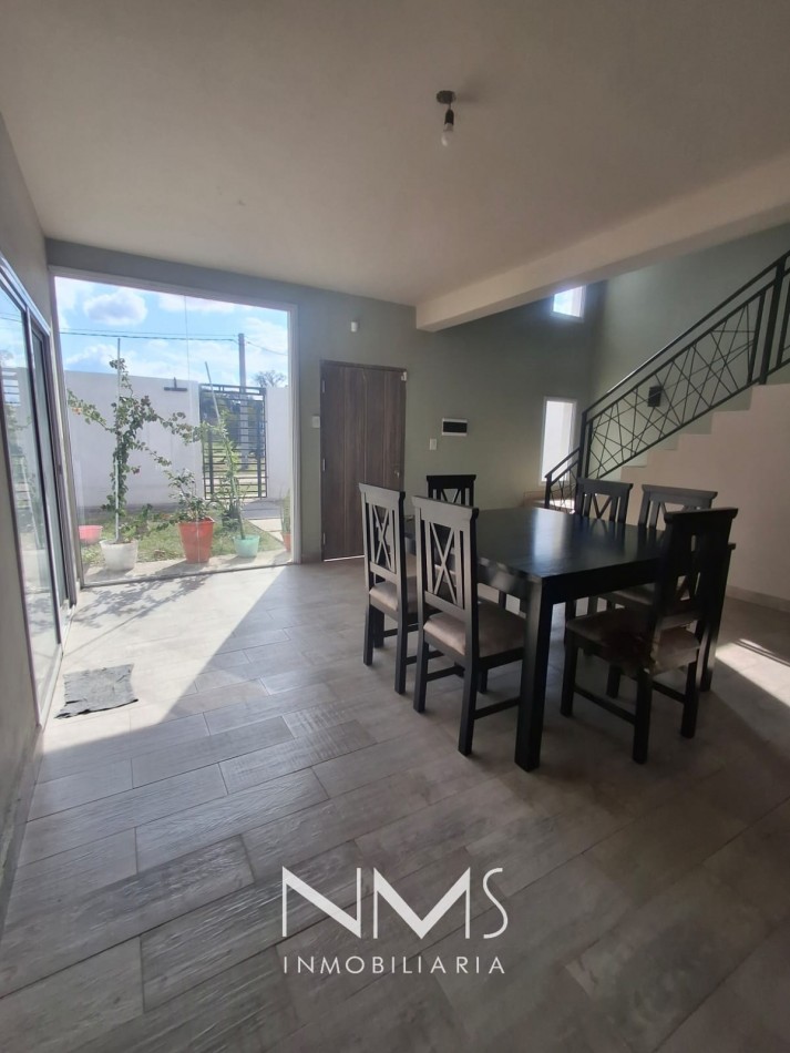 EN VENTA Casa de 2 plantas c/ pileta en Cerrillos