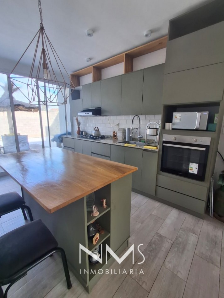 EN VENTA Casa de 2 plantas c/ pileta en Cerrillos