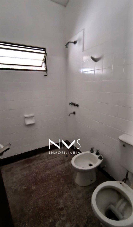 VENTA - CASA 4 DORMITORIOS, EN MACROCENTRO