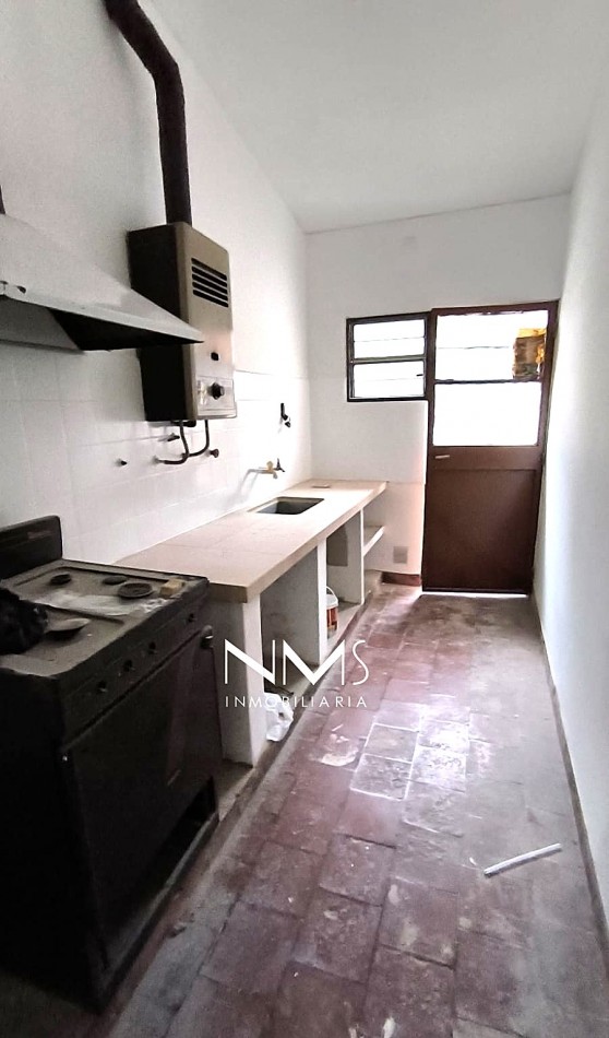 VENTA - CASA 4 DORMITORIOS, EN MACROCENTRO