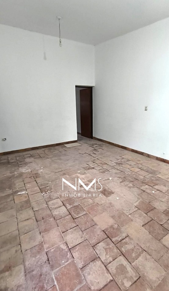 VENTA - CASA 4 DORMITORIOS, EN MACROCENTRO