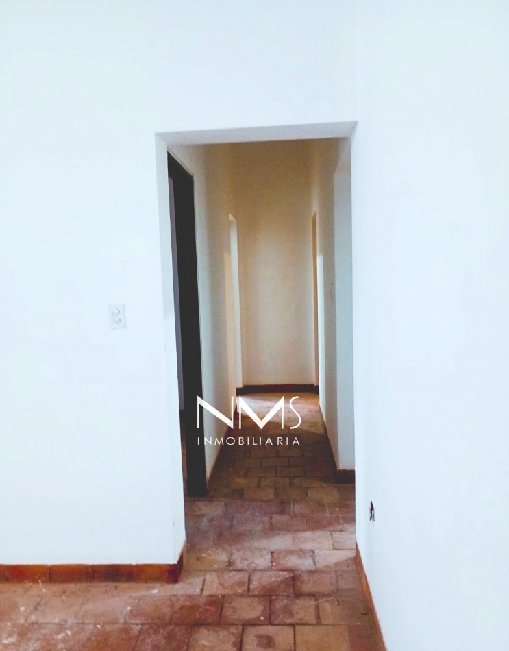 VENTA - CASA 4 DORMITORIOS, EN MACROCENTRO