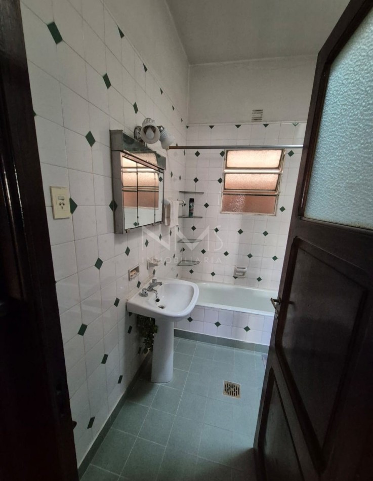 VENTA DE CASA EN ESQUINA, ALTURA ESPAÑA AL 2.000 (Pasaje paralelo)