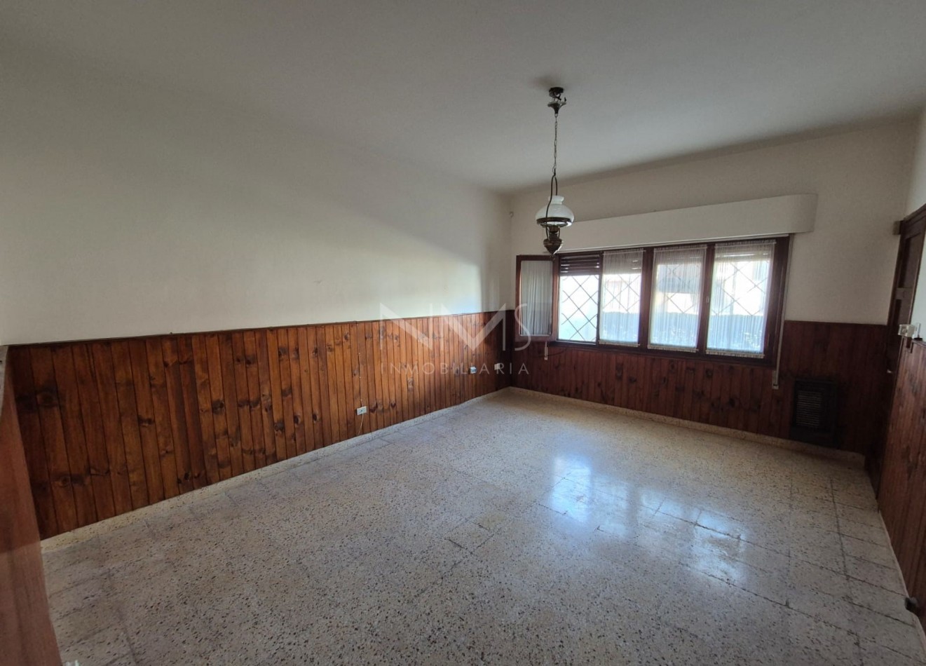 VENTA DE CASA EN ESQUINA, ALTURA ESPAÑA AL 2.000 (Pasaje paralelo)