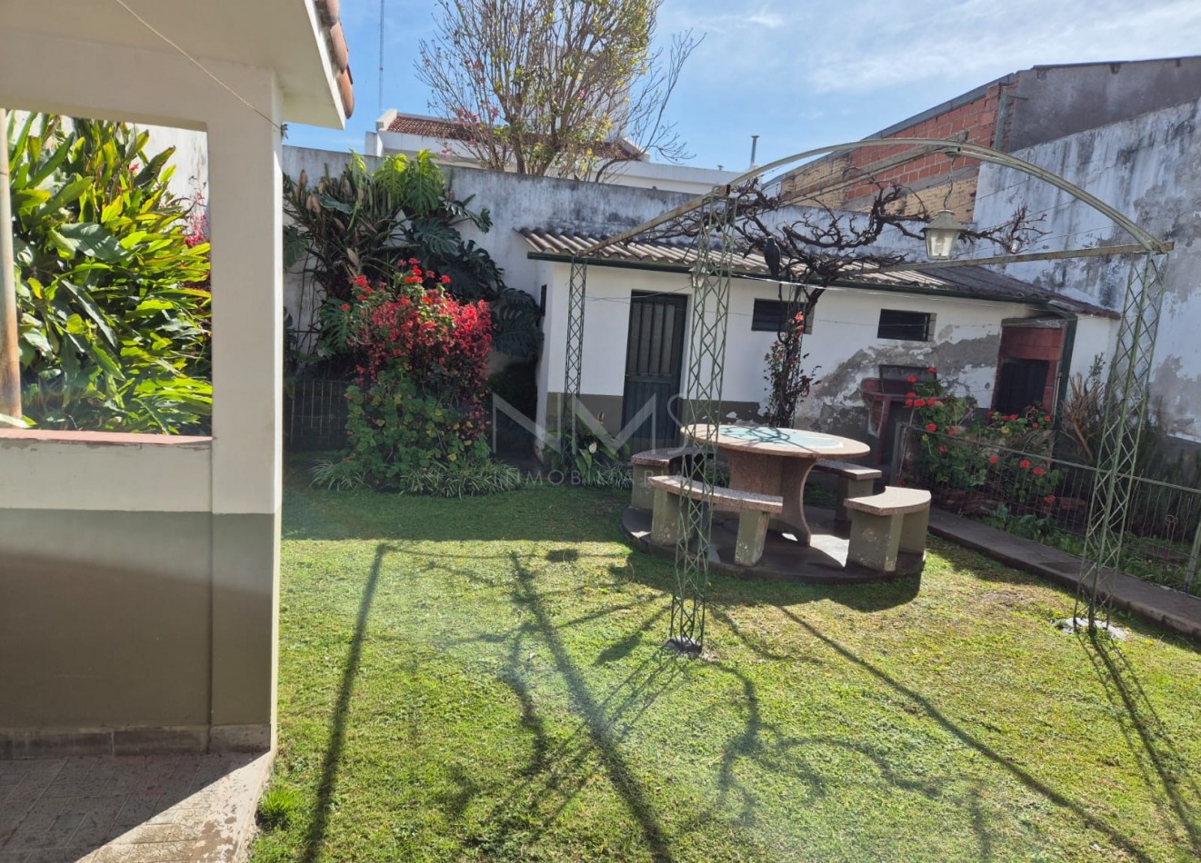 VENTA DE CASA EN ESQUINA, ALTURA ESPAÑA AL 2.000 (Pasaje paralelo)