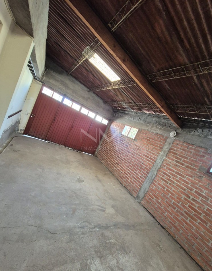 VENTA DE CASA EN ESQUINA, ALTURA ESPAÑA AL 2.000 (Pasaje paralelo)