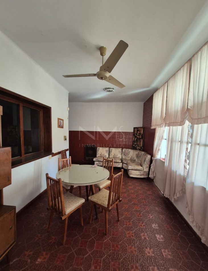 VENTA DE CASA EN ESQUINA, ALTURA ESPAÑA AL 2.000 (Pasaje paralelo)