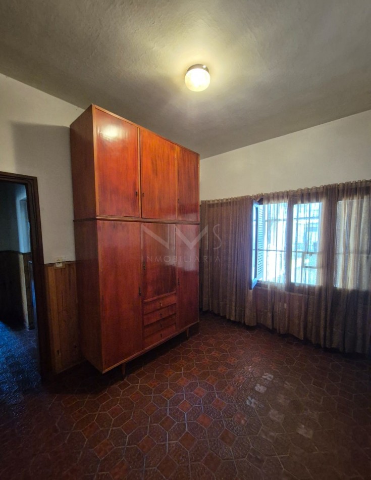 VENTA DE CASA EN ESQUINA, ALTURA ESPAÑA AL 2.000 (Pasaje paralelo)