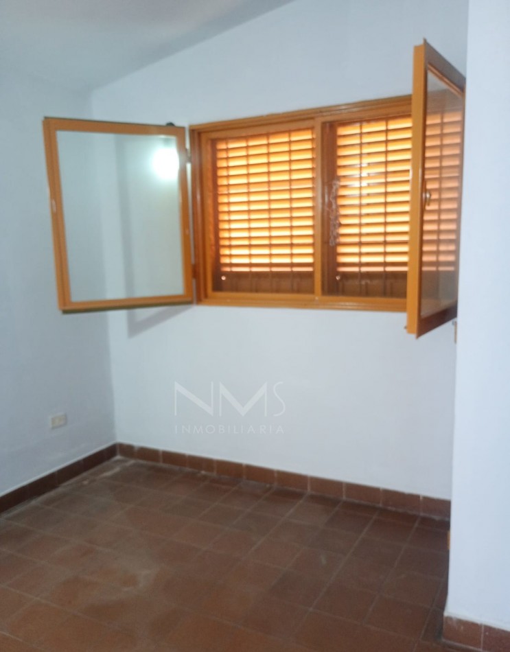 ALQUILER CASA 3 DORM. Y DEPENDENCIAS - B° EL PERIODISTA (Zona Sur)