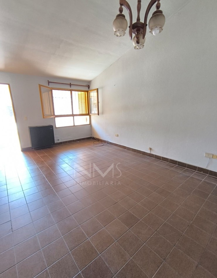 ALQUILER CASA 3 DORM. Y DEPENDENCIAS - B° EL PERIODISTA (Zona Sur)
