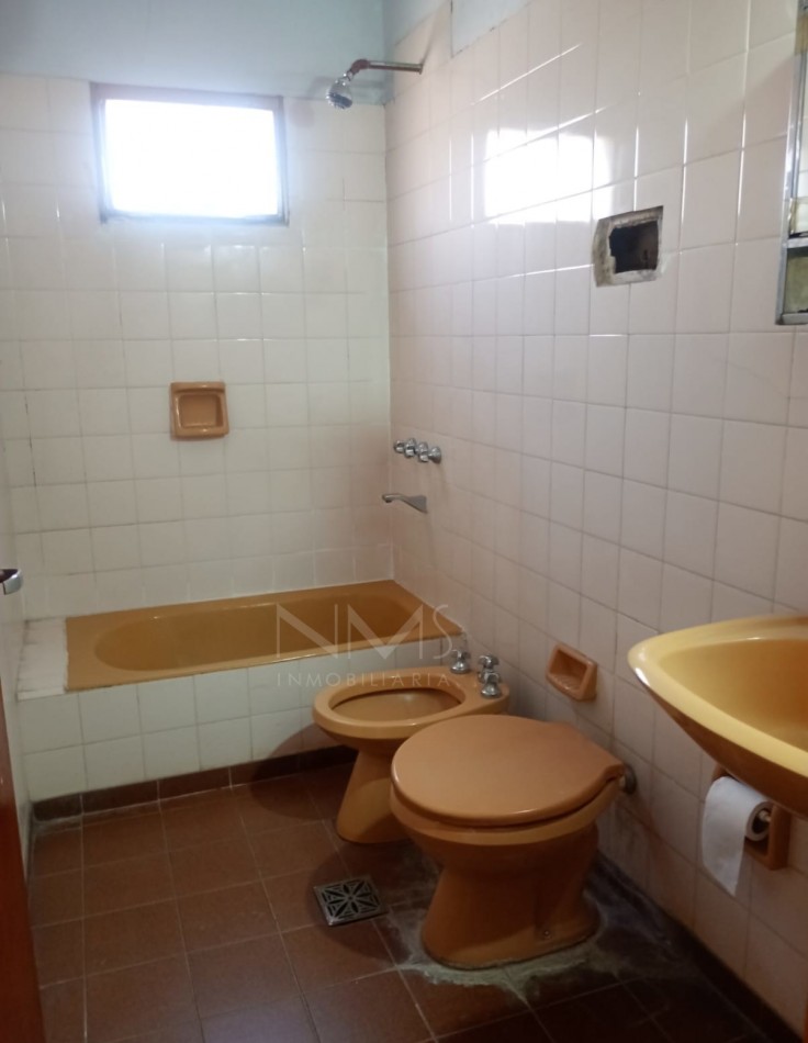 ALQUILER CASA 3 DORM. Y DEPENDENCIAS - B° EL PERIODISTA (Zona Sur)