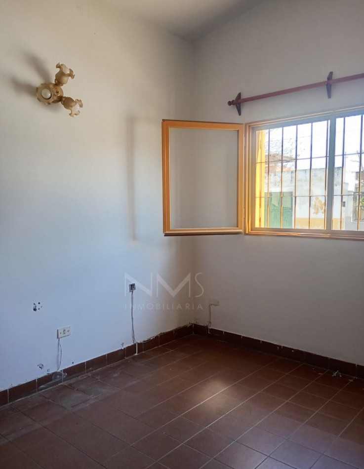 ALQUILER CASA 3 DORM. Y DEPENDENCIAS - B° EL PERIODISTA (Zona Sur)