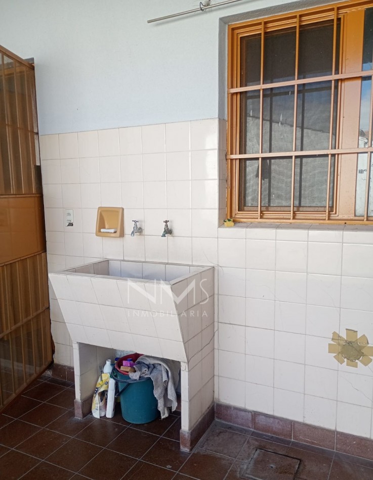 ALQUILER CASA 3 DORM. Y DEPENDENCIAS - B° EL PERIODISTA (Zona Sur)