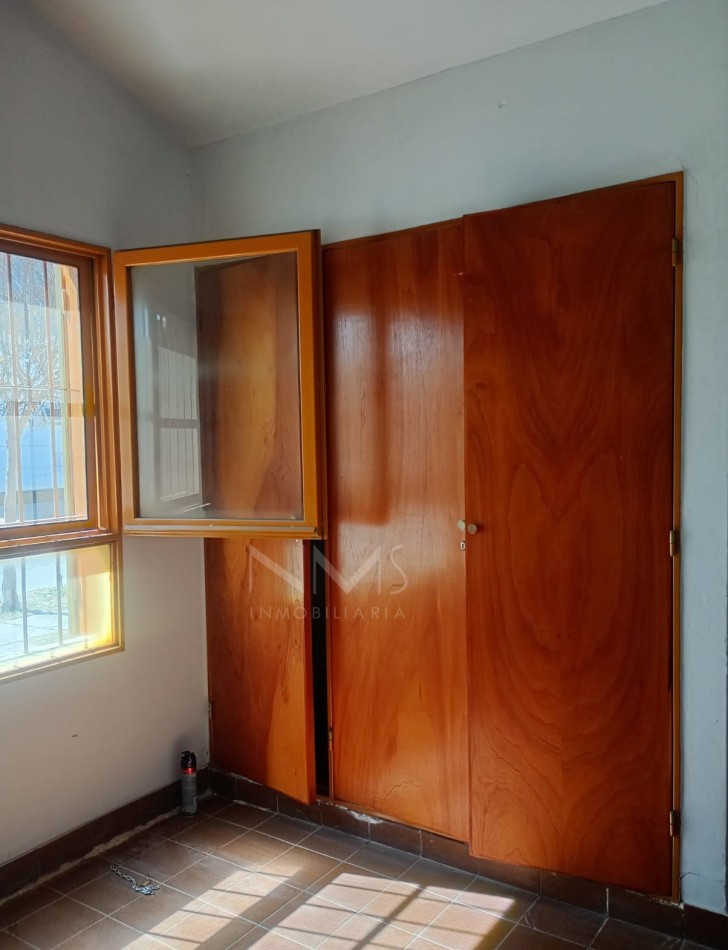 ALQUILER CASA 3 DORM. Y DEPENDENCIAS - B° EL PERIODISTA (Zona Sur)