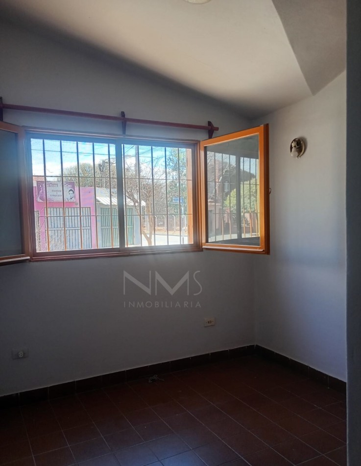 ALQUILER CASA 3 DORM. Y DEPENDENCIAS - B° EL PERIODISTA (Zona Sur)