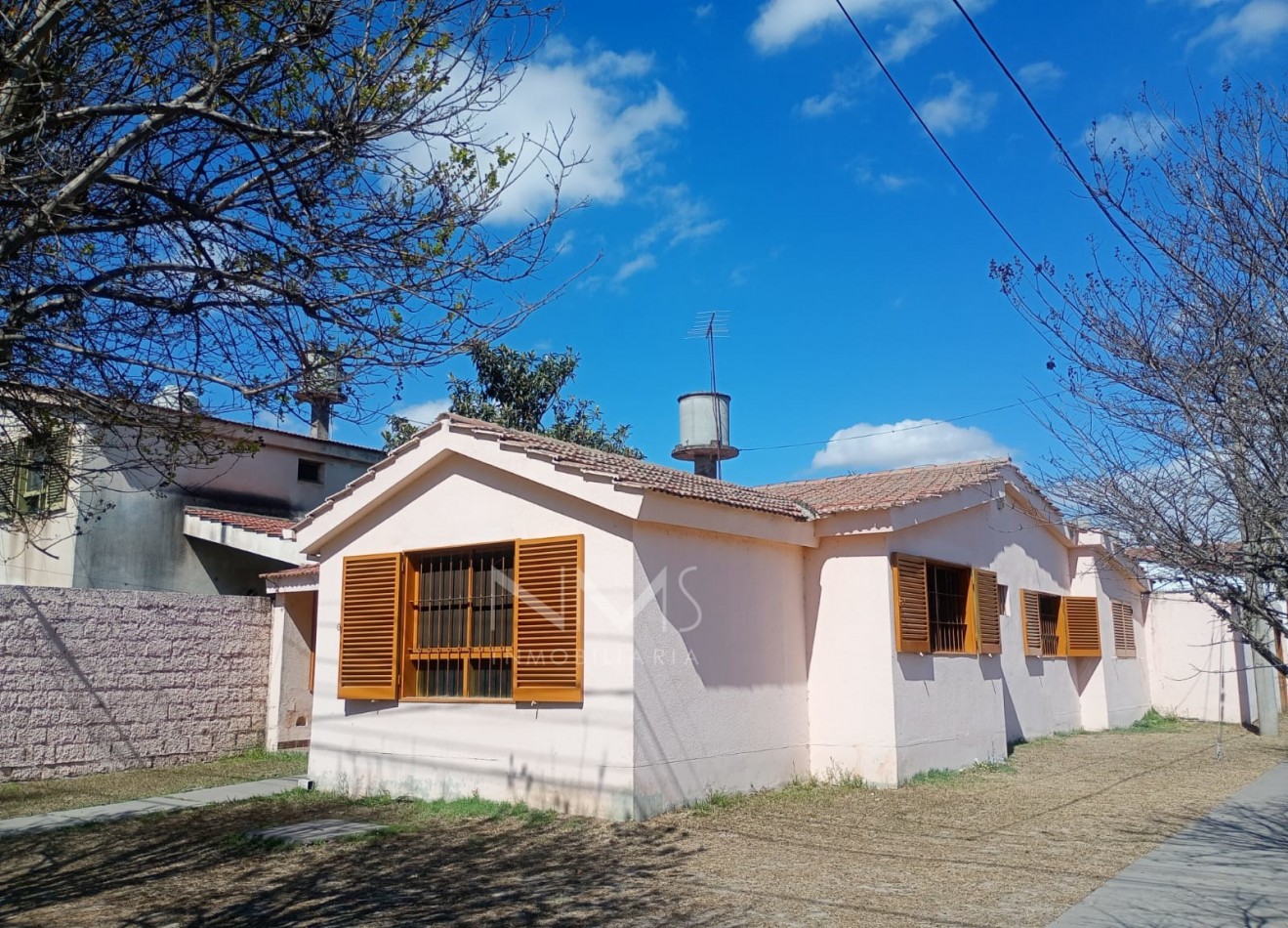 ALQUILER CASA 3 DORM. Y DEPENDENCIAS - B° EL PERIODISTA (Zona Sur)