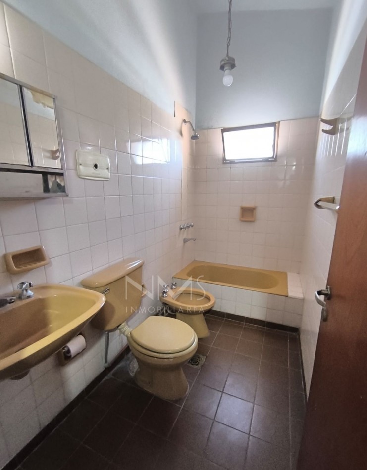 ALQUILER CASA 3 DORM. Y DEPENDENCIAS - B° EL PERIODISTA (Zona Sur)