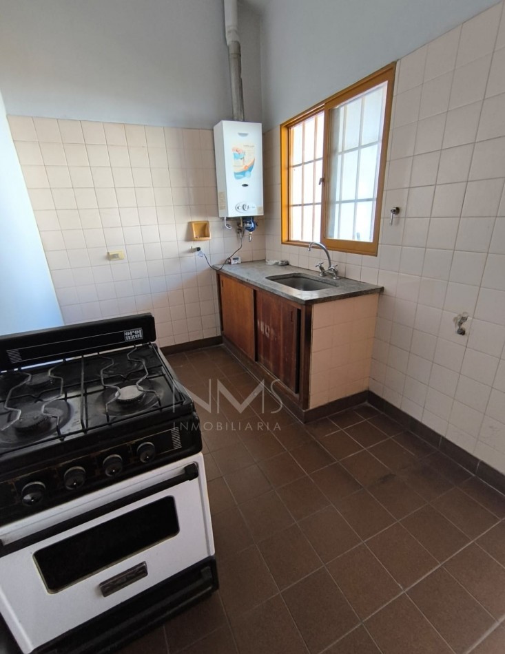 ALQUILER CASA 3 DORM. Y DEPENDENCIAS - B° EL PERIODISTA (Zona Sur)