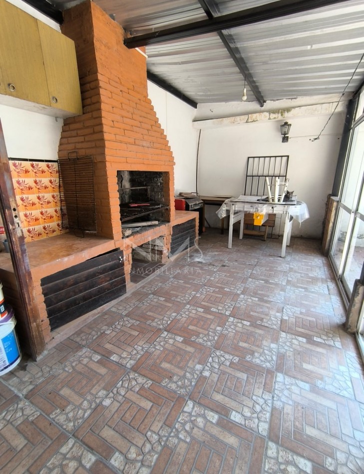VENTA - CASA CUATRO DORMITORIOS - B° HERNANDO DE LERMA