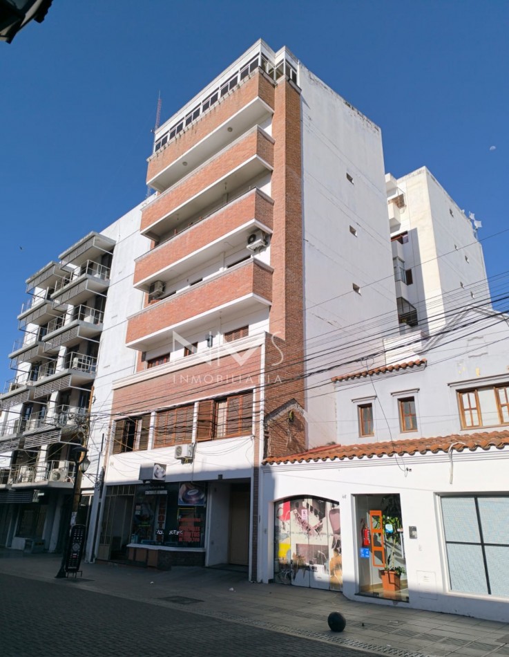 ALQUILER DE DEPARTAMENTO 1 DORMITORIO C/COCHERA - CENTRO