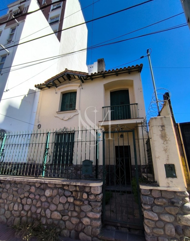 CASA EN VENTA CASEROS Y GRAL PAZ