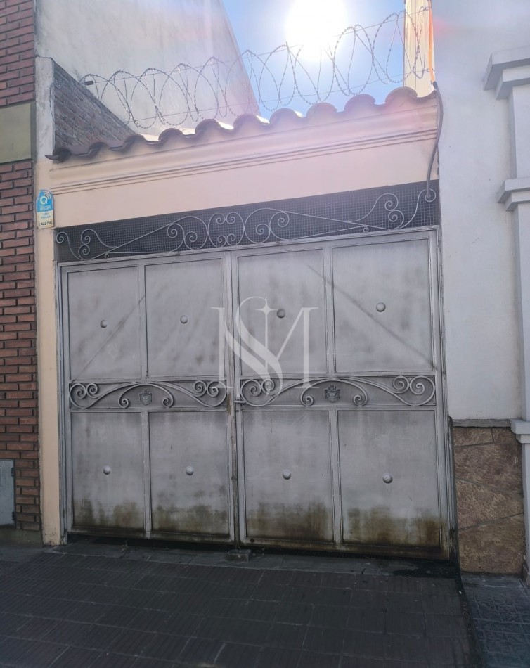 CASA EN VENTA CASEROS Y GRAL PAZ