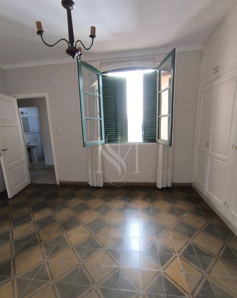 CASA EN VENTA CASEROS Y GRAL PAZ