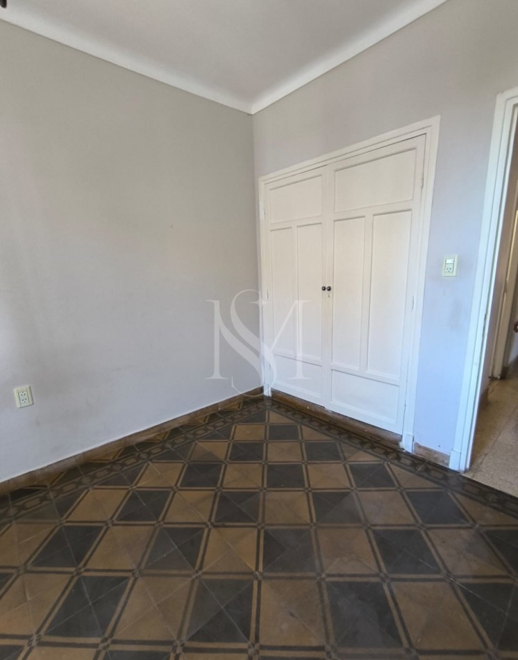 CASA EN VENTA CASEROS Y GRAL PAZ