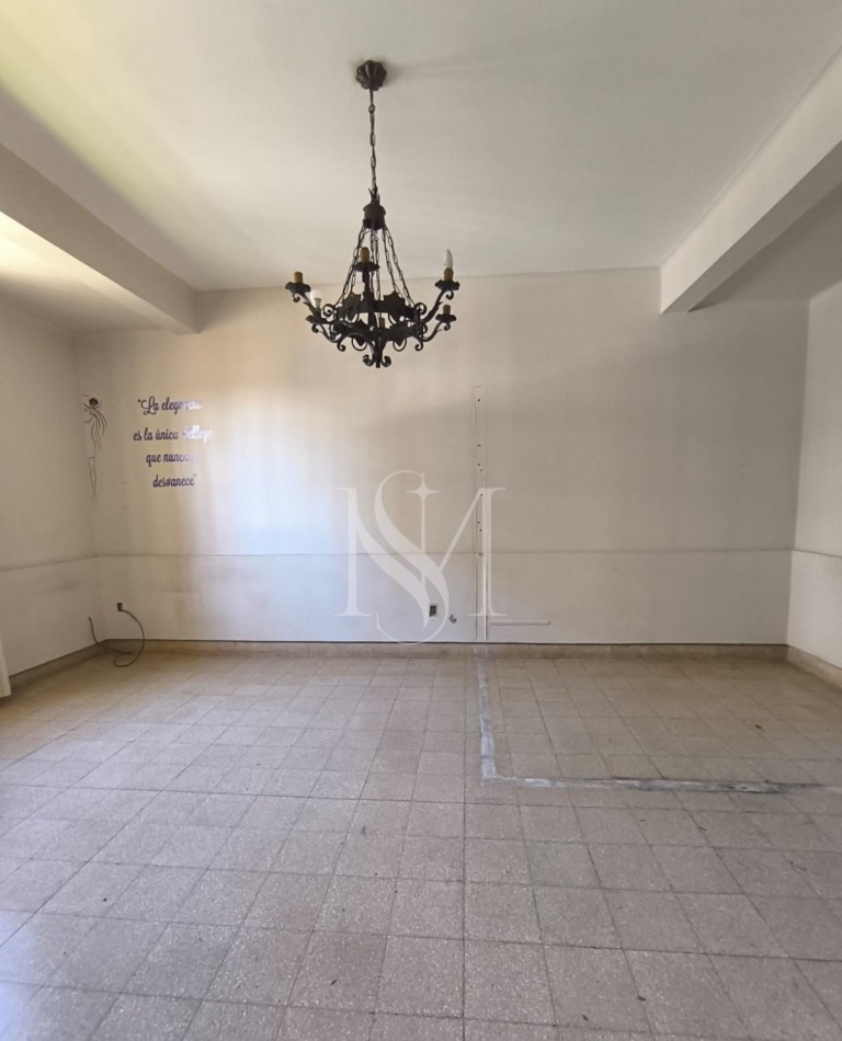 CASA EN VENTA CASEROS Y GRAL PAZ