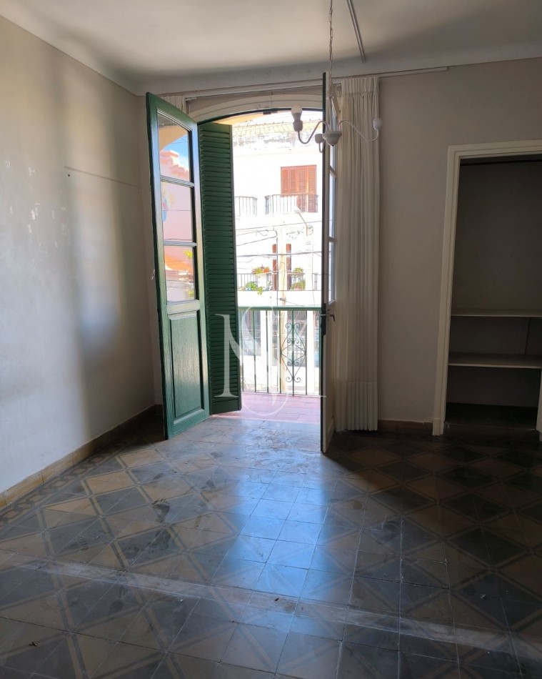CASA EN VENTA CASEROS Y GRAL PAZ