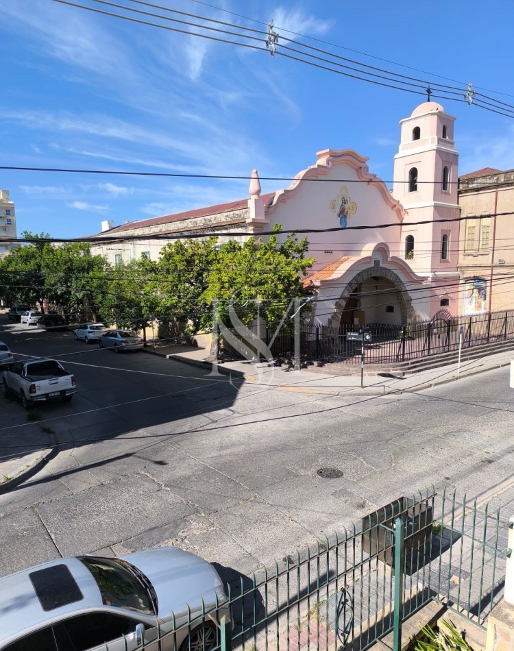 CASA EN VENTA CASEROS Y GRAL PAZ