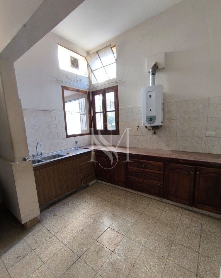 CASA EN VENTA CASEROS Y GRAL PAZ