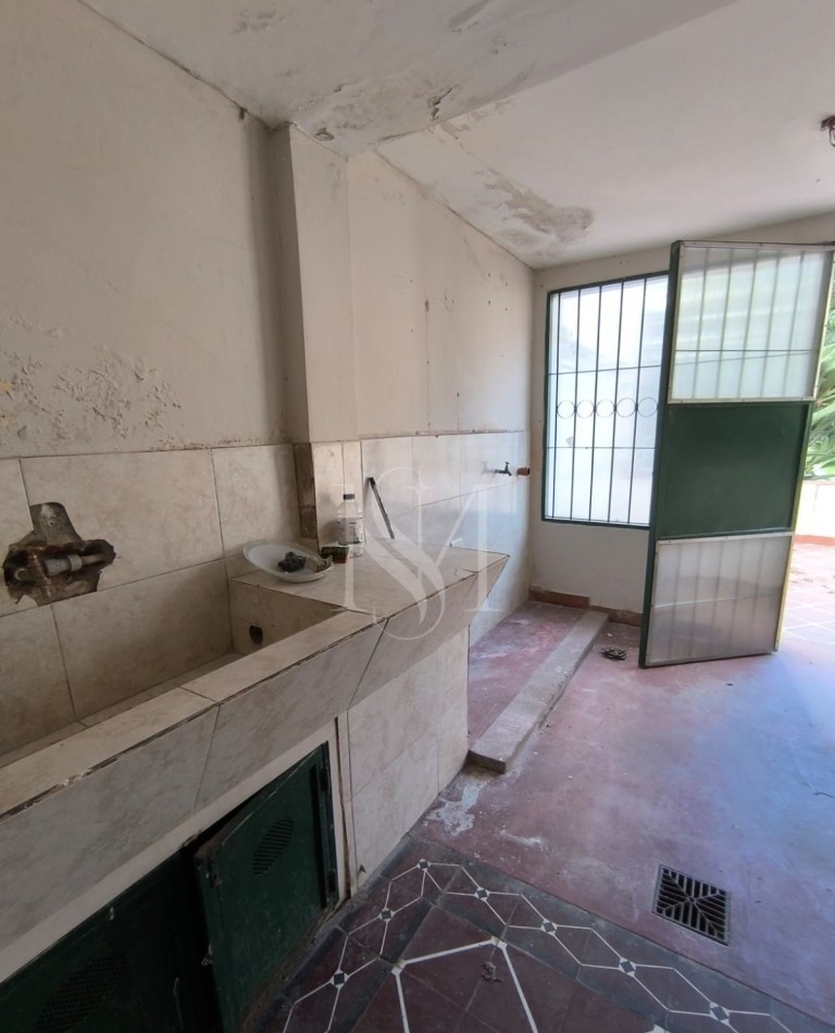 CASA EN VENTA CASEROS Y GRAL PAZ
