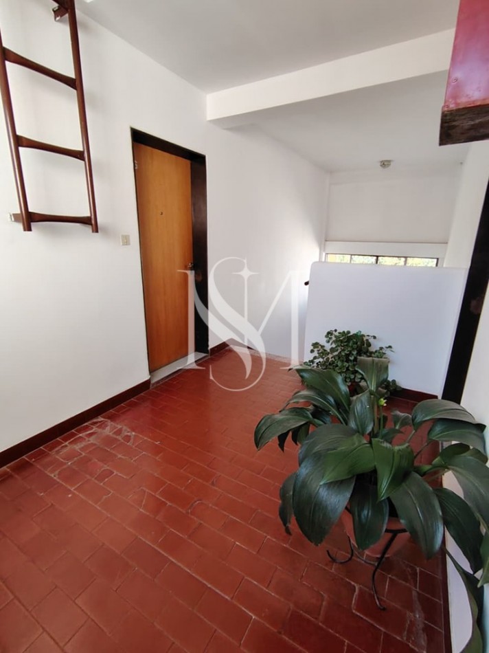 SE ALQUILA DEPARTAMENTO DE 3 HABITACIONES - BARRIO JUAN PABLO II - Zona Sur