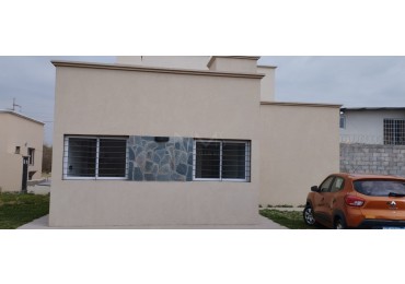 ALQUILER - CASA 2 DORMITORIOS -  B° SCALABRINI ORTIZ (Cerca Hiper LIbertad)