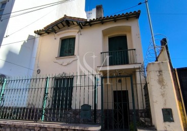 CASA EN VENTA CASEROS Y GRAL PAZ